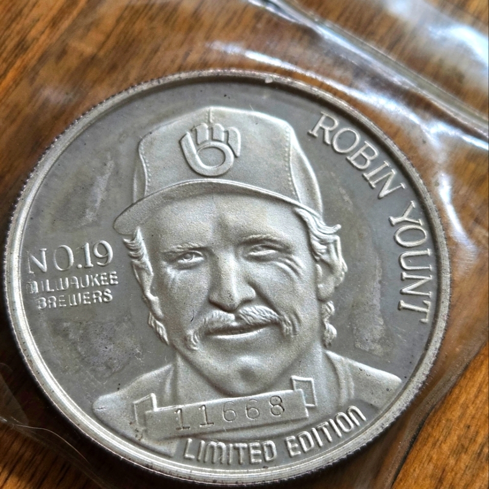 LIMITED EDITION ROBIN YOUNT 1992 3000 CAREE HIT MEDALLION COIN.999 SILVER SEALED